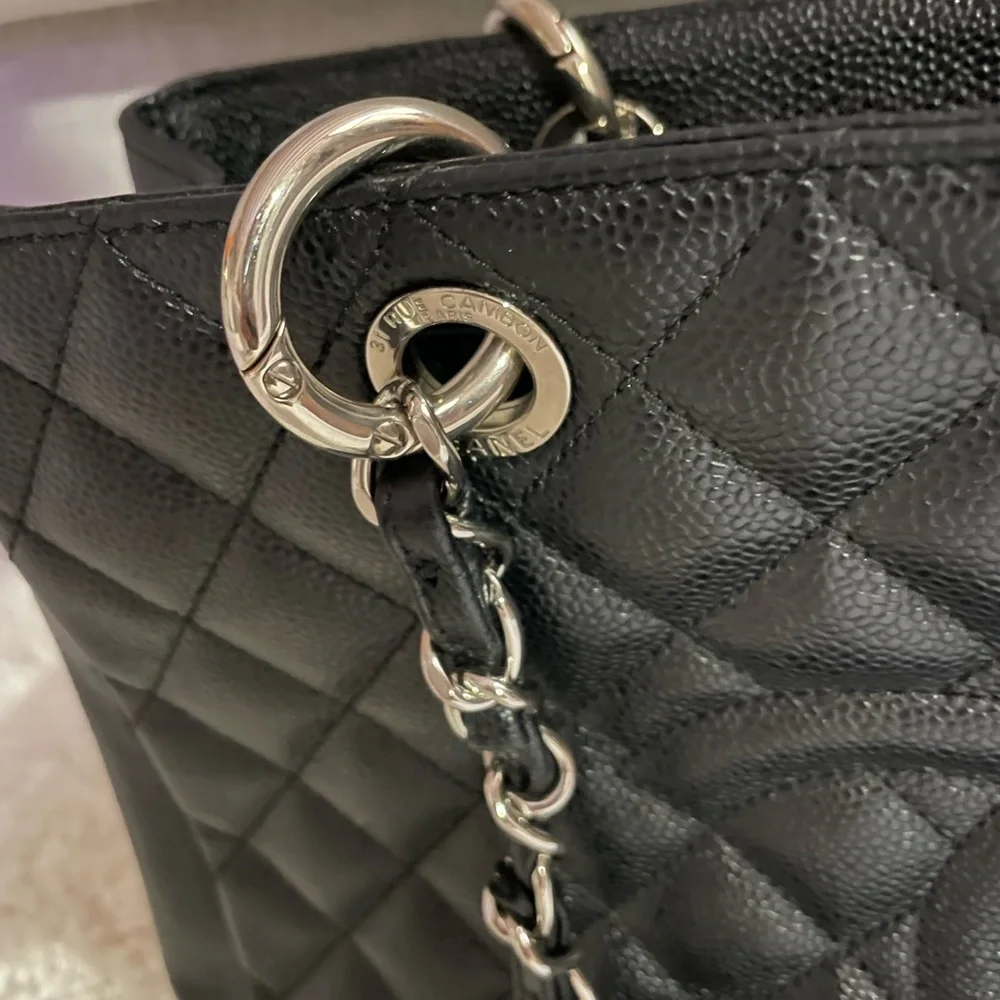🎉HOST PICK🎉CHANEL Caviar Classic tote - Picture 2 of 10